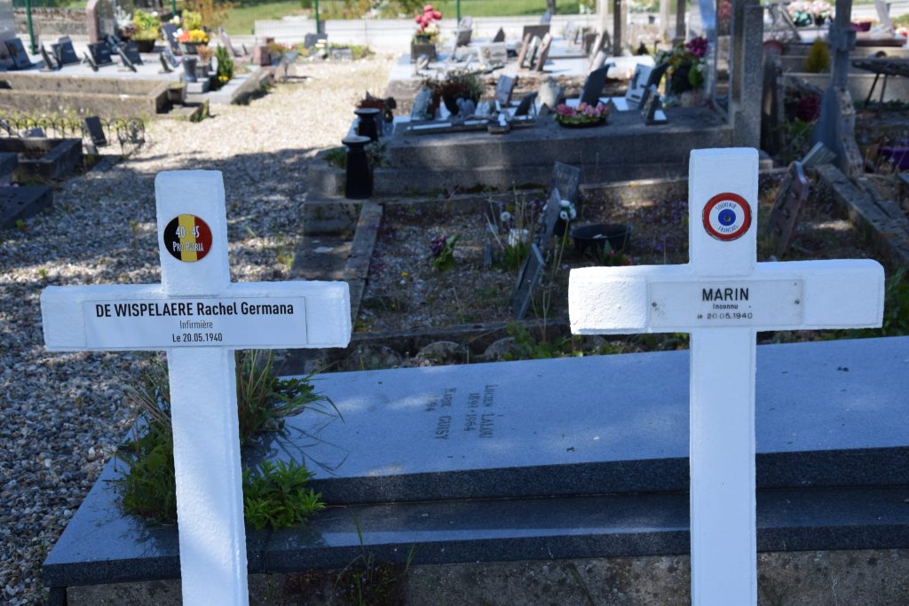 Tombes infirmière belge et marin inconnumorts 1940 Cimetière Flixecourt